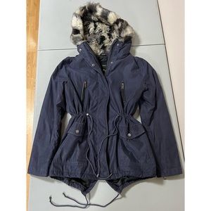 Navy Blue Faux Fur Drawstring Fitted Winter Coat Ski Jacket Size M 💙🖤🤍